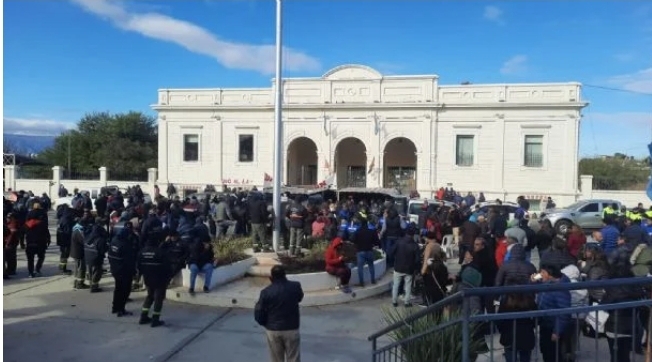 El SOEM aceptó el aumento, los descuentos y finalmente levantó las medidas de fuerza