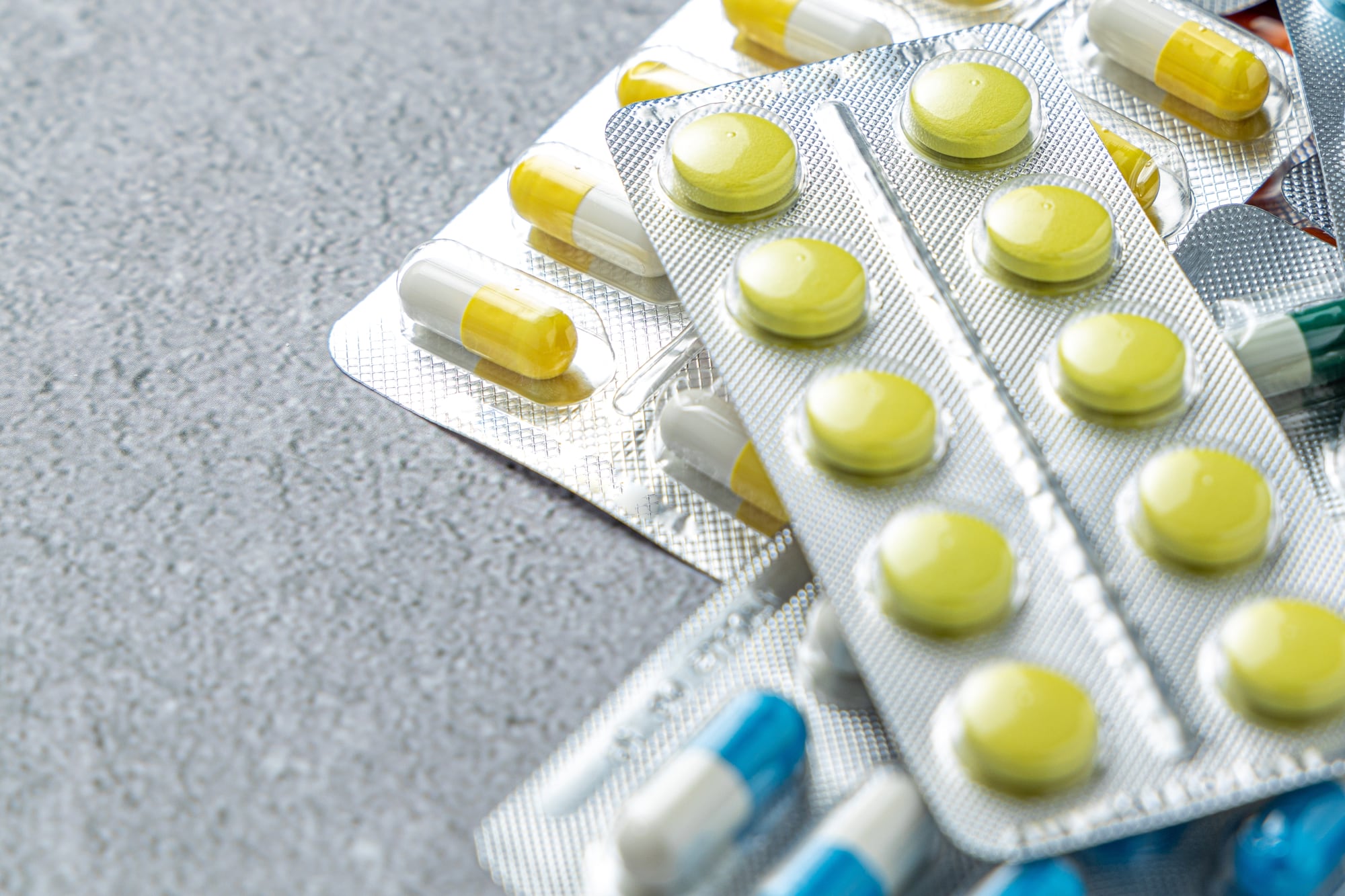 La Anmat autorizó la venta libre de diez medicamentos que requerían receta: ya no tendrán descuento en farmacias
