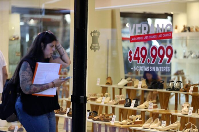 Crecen las ventas en shoppings porteños mientras caen en supermercados y mayoristas