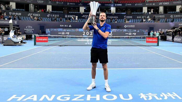 Daniil Medvedev se consagra campeón del ATP 250 de Hangzhou tras vencer a Rublev