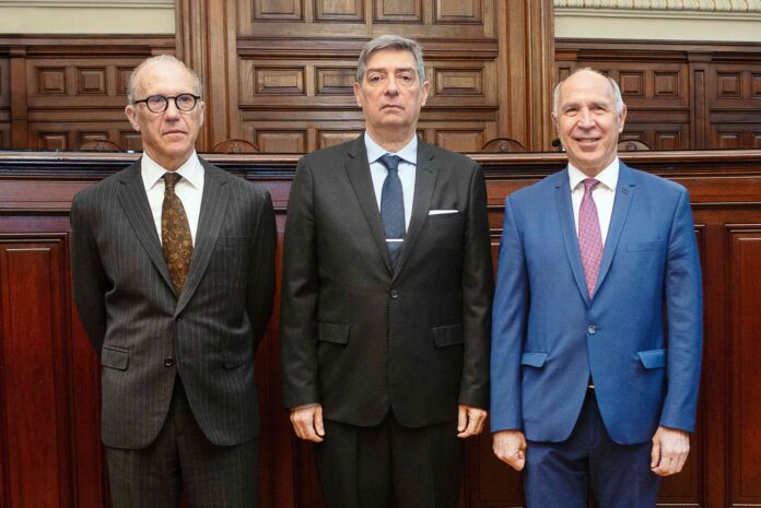La Tensión entre Poderes: La Venta de Tierras a Extranjeros en el Centro del Debate Legislativo