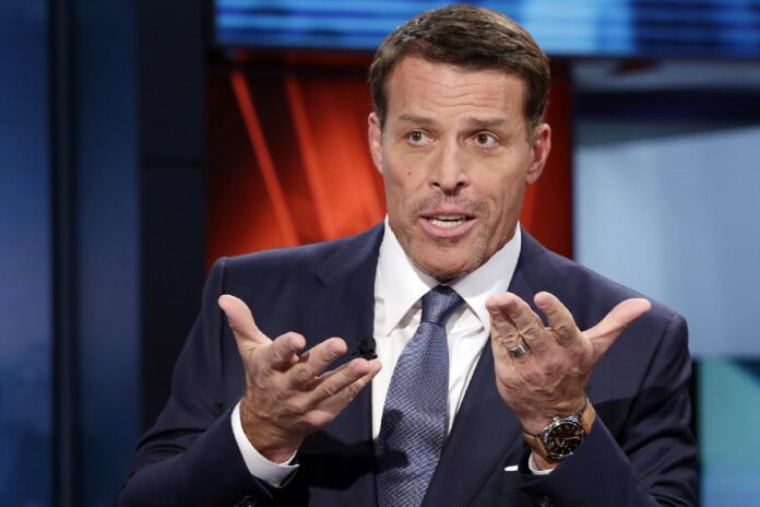 Tony Robbins Revela Cómo el Enfoque en Uno Mismo Aumenta el Sufrimiento