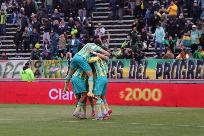 Aldosivi se aferra a la Primera División tras vencer a Belgrano