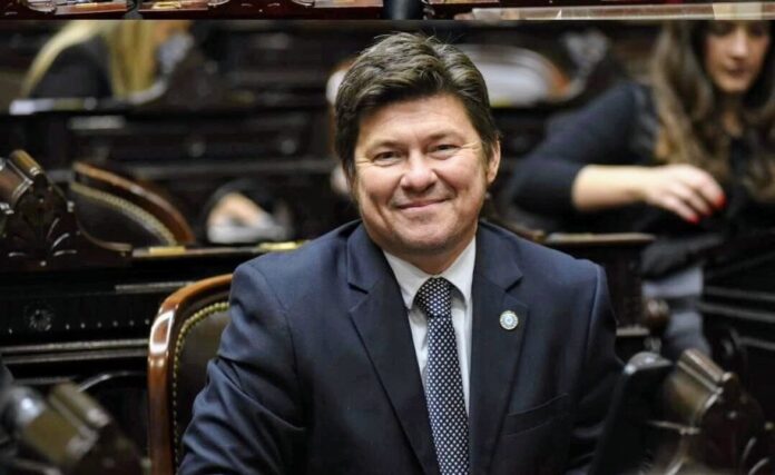 Almirón Respaldó la Candidatura de Milei para 2027 y Defendió la Postura del Oficialismo