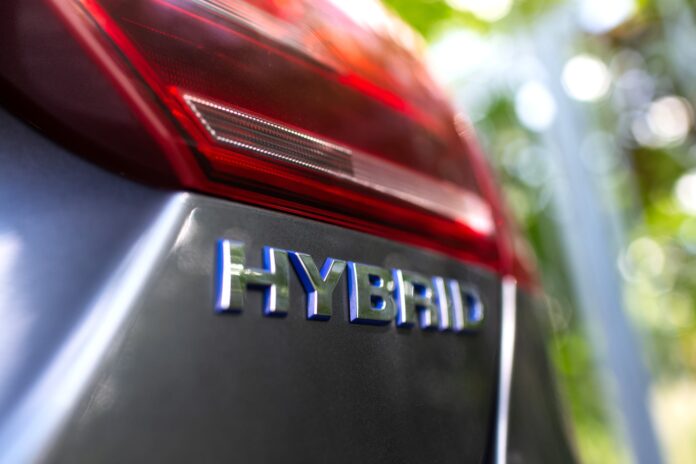 Baterías de autos híbridos: ¿Cuánto tiempo y kilómetros pueden durar?