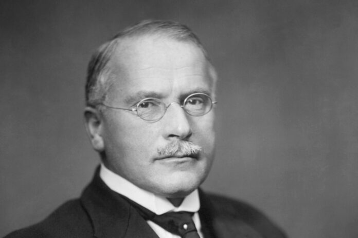 Carl Jung y el Envejecimiento: Una Mirada Profunda hacia la Madurez