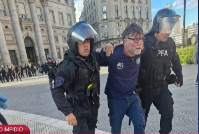 Confuso intento de ingreso a la Casa Rosada culmina con tres detenidos
