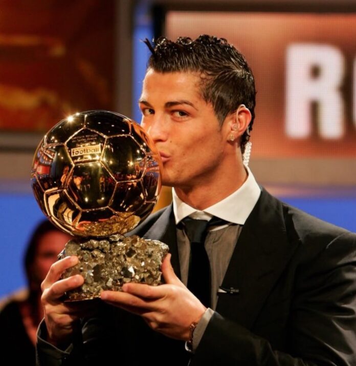 Cristiano Ronaldo lanza un mensaje tras ser elegido mejor jugador de todos los tiempos