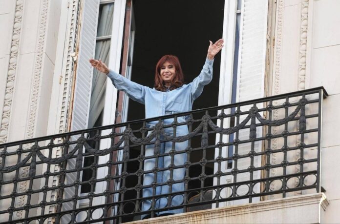 Cristina y Máximo Kirchner solicitan participar por videoconferencia en el juicio de Los Sauces