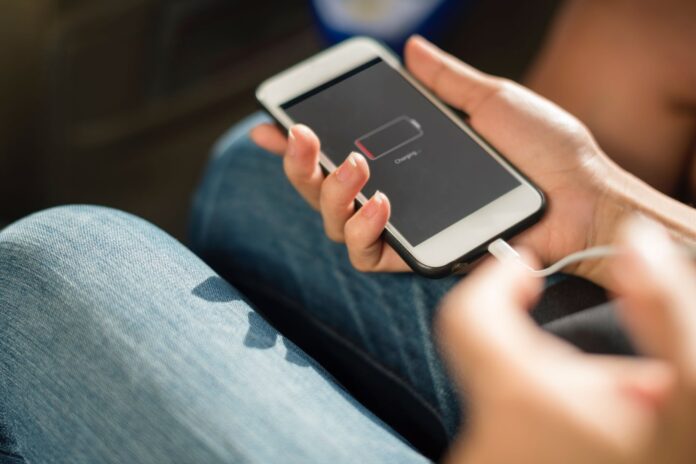 ¿Cuánto cuesta realmente cargar tu celular todos los días? El sorprendente cálculo que debes conocer