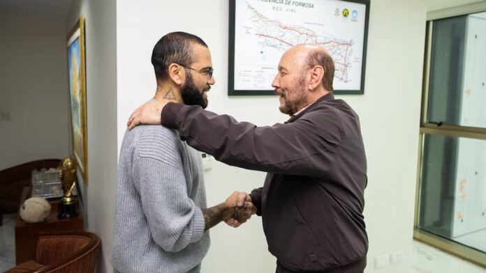 Dani Alves se Encuentra con el Gobernador de Formosa Durante su Gira Religiosa por Argentina