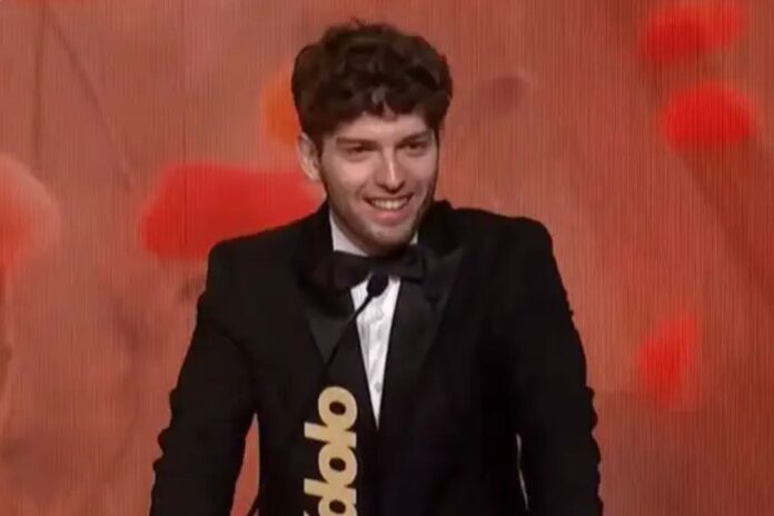 Davo Xeneize se consagra como Ídolo del Año y rinde homenaje a su madre