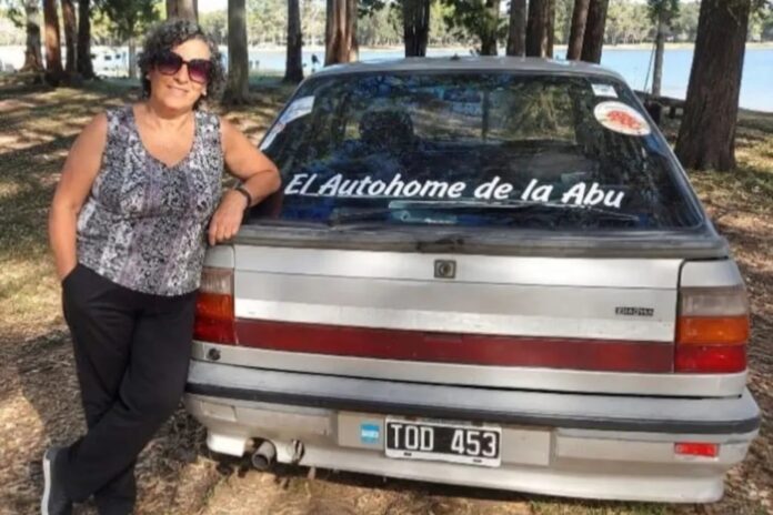 Delia, la abu viajera: Transformó un Renault 11 en motorhome y se lanzó a la aventura