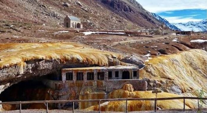 Desprendimiento de Rocas en Puente del Inca: Sin Heridos Tras Fuertes Lluvias y Nieve
