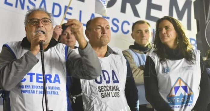 Docentes de San Luis Expresan Temor a Represalias por Reclamos Salariales