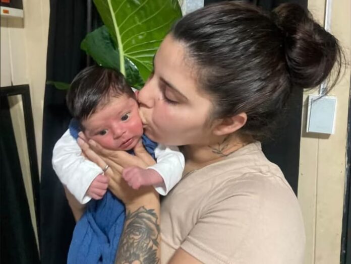 El desgarrador adiós de una madre tras la muerte de su bebé en un accidente