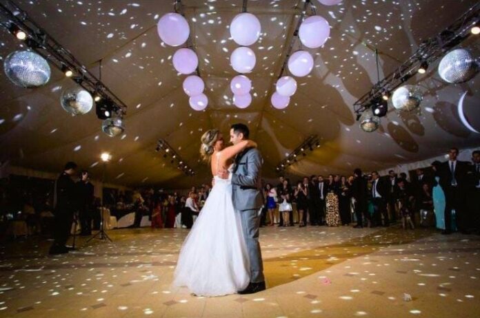 El Regalo de Bodas que Sorprendió a una Pareja Tras 13 Años