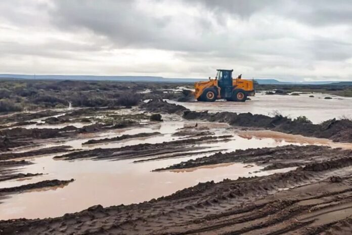 Emergencia Meteorológica en Neuquén: Lluvias Históricas Aislan Localidades y Destruyen Rutas