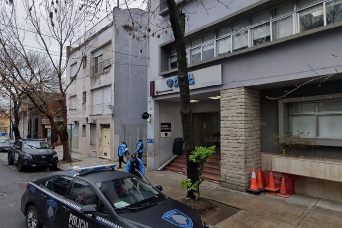 Escándalo en comisaría: Policía mata a perra callejera y enfrenta causas penales