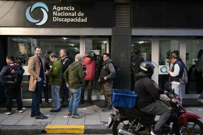 Escándalo en la Andis: Fiscales revelan esquema de sobreprecios y cartelización en la compra de medicamentos