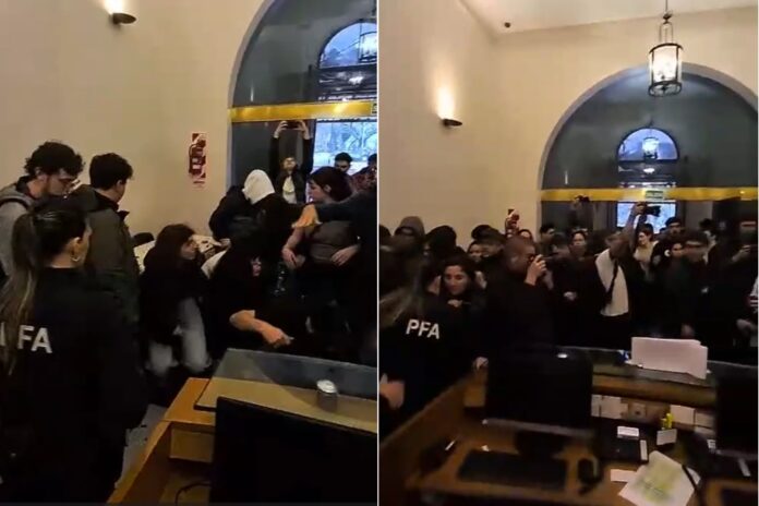 Estudiantes toman la Secretaría de Educación en protesta por financiamiento universitario