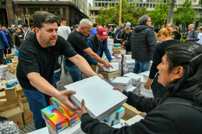 Fabricantes de Calzado Realizan un «Zapatazo» Solidario para Defender la Industria Nacional
