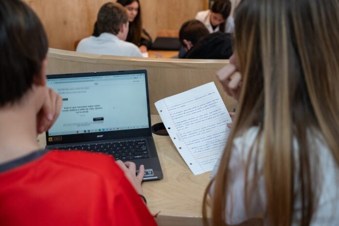 La Inteligencia Artificial Revoluciona la Educación: Potencialidades y Desafíos