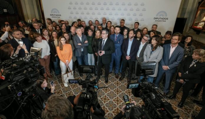 La Oposición Lucha por Abrir Sesión y Derrotar el DNU 70
