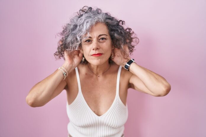Las Canas como Símbolo de Empoderamiento: Un Cambio de Paradigma Estético