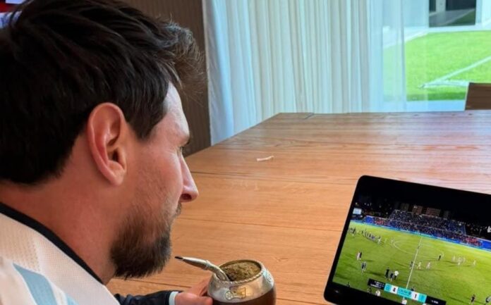 Leo Messi celebra el triunfo del Eldense en su nueva etapa como dueño