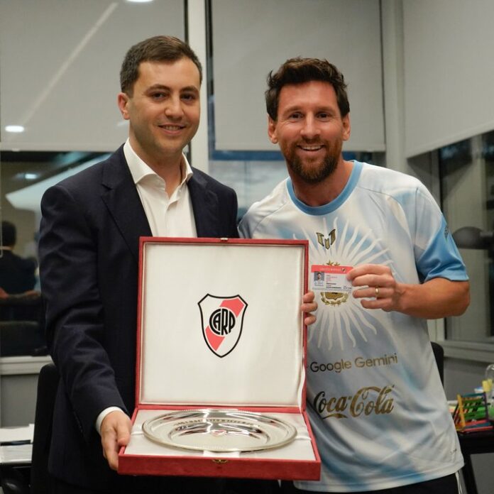 Lionel Messi se convierte en socio honorario de River Plate