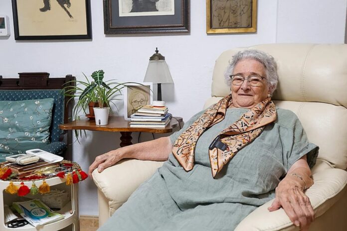 María Luisa López Celebra 100 Años con Sabiduría y un Vino