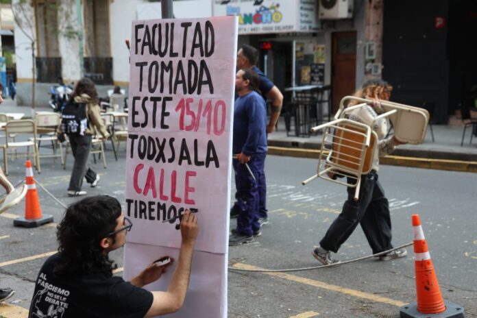 Multa al Gobierno por Incumplimiento de Ley Universitaria a un Día de la Marcha Federal