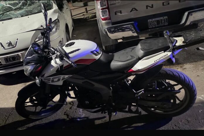 Persecución y Detención: Dos Jóvenes Arrestados Tras Robar una Motocicleta en Buenos Aires