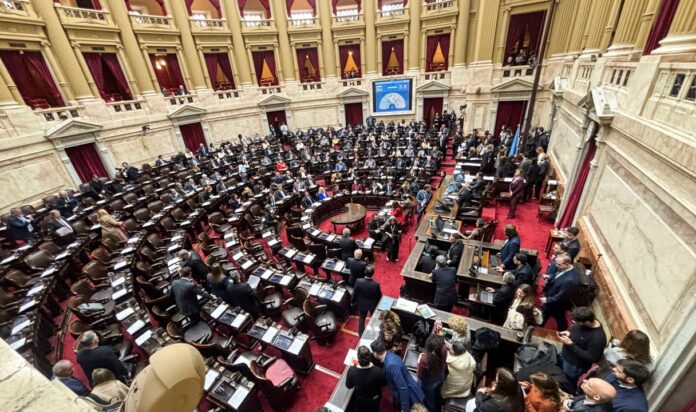 Proponen sancionar a legisladores por insultos en el Congreso