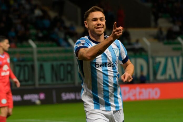 Racing se enfrenta a Belgrano en un duelo crucial para sus aspiraciones