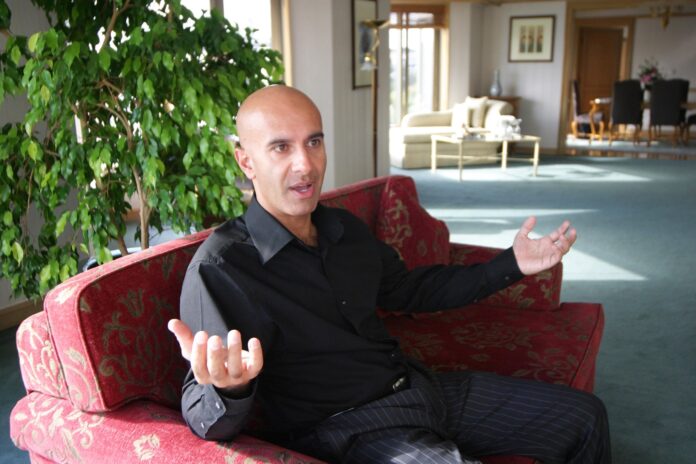 Robin Sharma: Transformando Crisis en Oportunidades de Crecimiento Personal