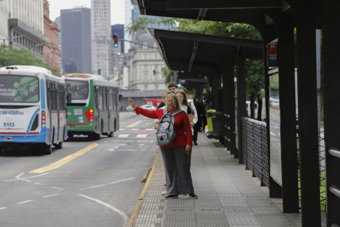 Tragedia en Recoleta: peatón pierde la vida tras ser atropellado por un colectivo