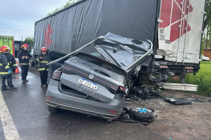 Trágico accidente en la ruta 2: un fallecido tras chocar contra un camión estacionado
