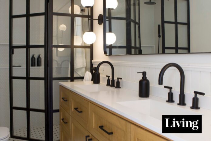 Transforma tu baño sin obras: Las mamparas de vidrio y hierro que marcan tendencia