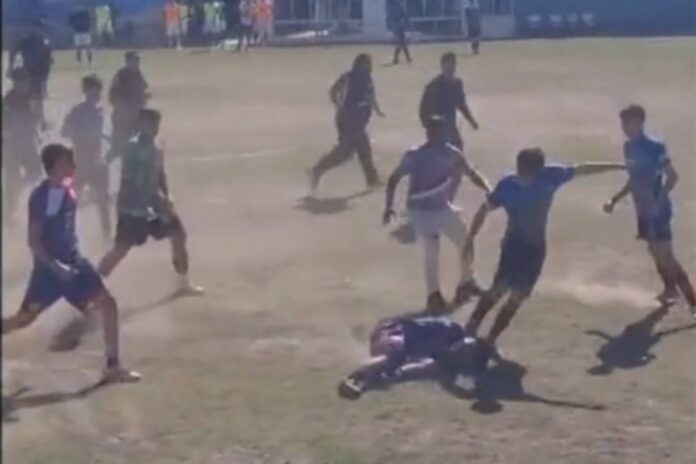 Violencia en el Fútbol: Dos Jugadores Hospitalizados en la Liga Dolorense