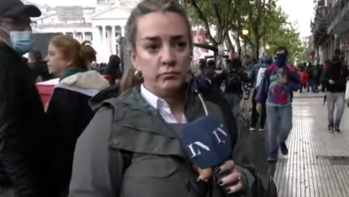 Violencia en la Quinta Marcha Federal Universitaria: Agresión a periodista de LN+