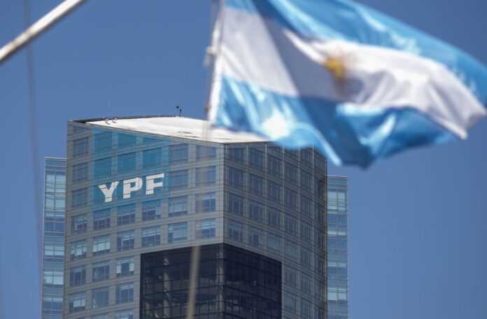 YPF Reporta Ganancias Históricas en el Tercer Trimestre con Enfoque en Vaca Muerta